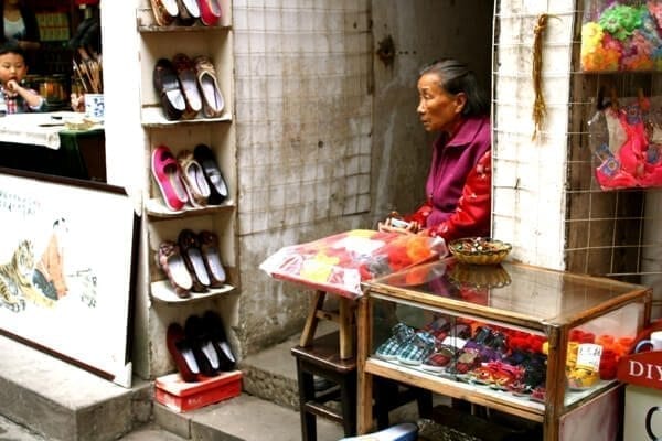 tunxi ancient street merchant