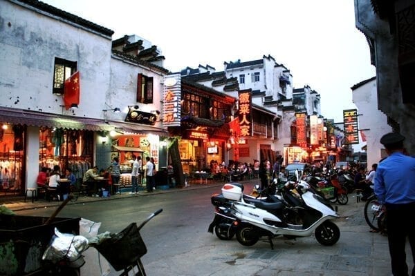 tunxi ancient street vendor