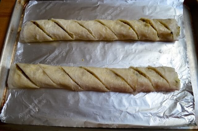 chicken phyllo rolls