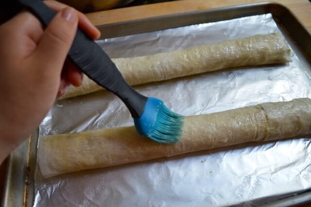 chicken phyllo rolls