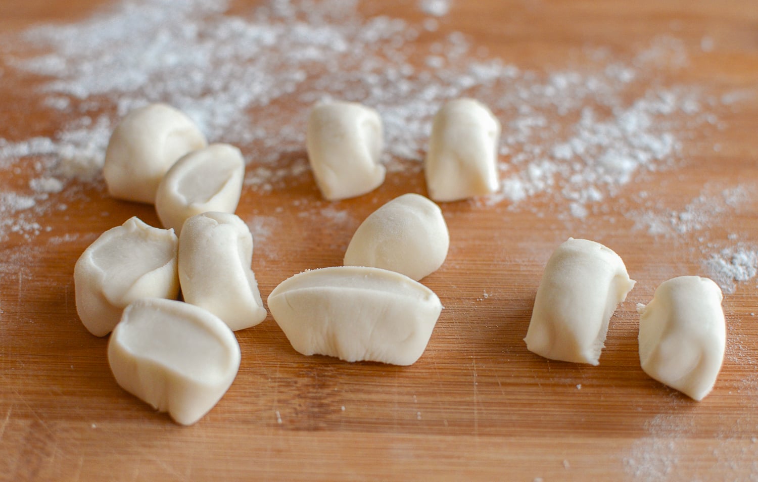 Dumpling wrapper dough cut into small pieces, by bmeteor.aiodimecu.cf