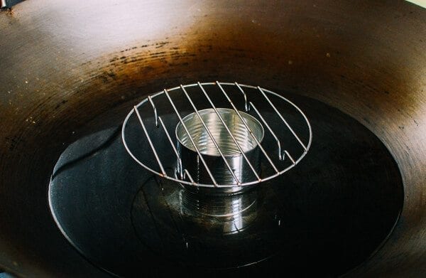 Steamed Whole Fish - Chinese Style - steaming setup, by bmeteor.aiodimecu.cf