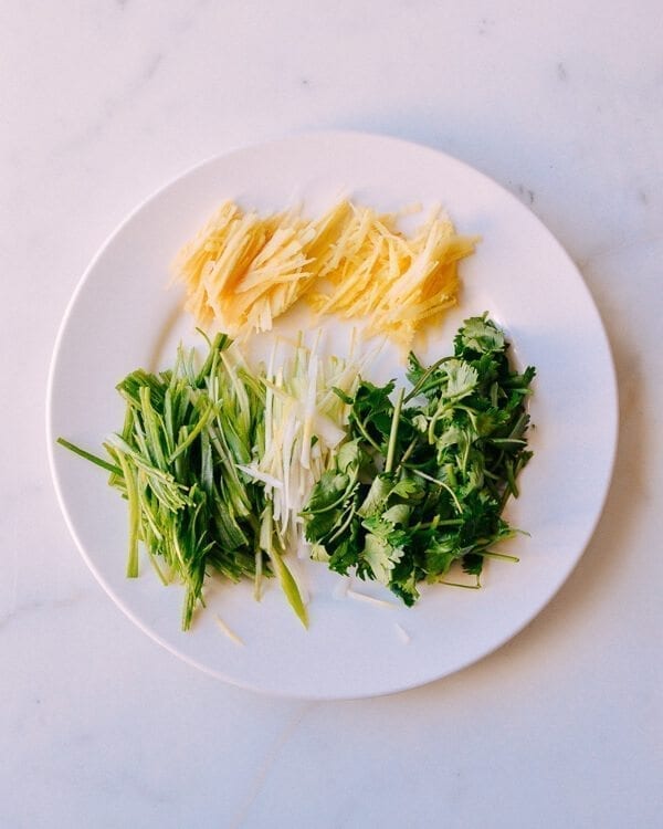 Steamed Whole Fish - Chinese Style - aromatics, by bmeteor.aiodimecu.cf