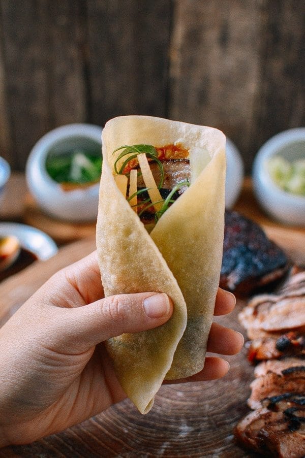 Holding a peking duck pancake, by bmeteor.aiodimecu.cf