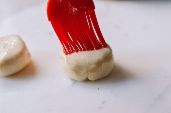 Brushing dough with oil, by bmeteor.aiodimecu.cf