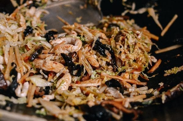 Stir-frying chicken with vegetables in wok, by bmeteor.aiodimecu.cf