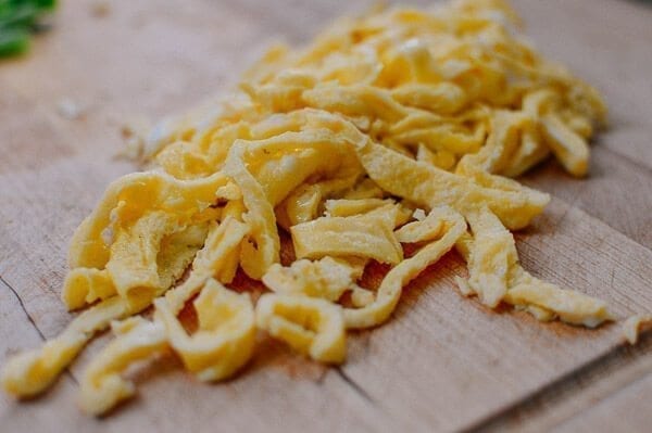 Sliced cooked egg, by bmeteor.aiodimecu.cf
