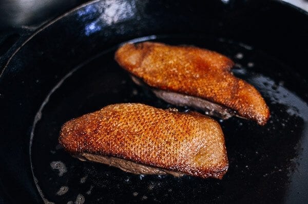 Searing duck breast in cast iron pan, by bmeteor.aiodimecu.cf