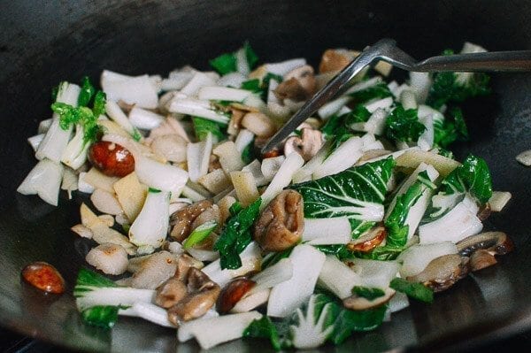 Stir-frying Moo Goo Gai Pan, by bmeteor.aiodimecu.cf