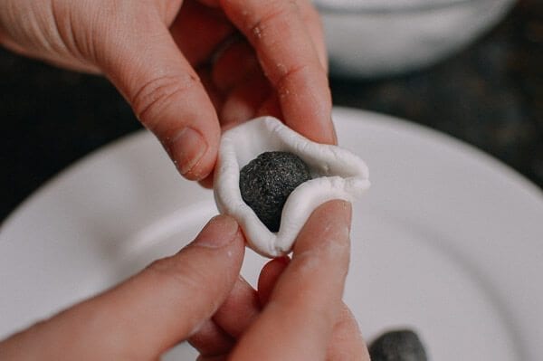 Tang Yuan (Sweet Rice Balls with Black Sesame Filling), by bmeteor.aiodimecu.cf