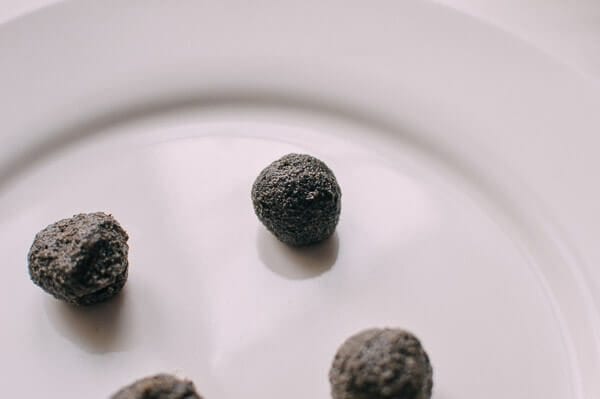 Tang Yuan (Sweet Rice Balls with Black Sesame Filling), by bmeteor.aiodimecu.cf