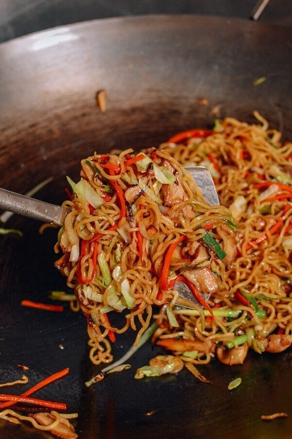 Yakisoba noodles in wok, by bmeteor.aiodimecu.cf