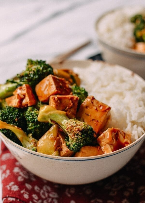 10-Minute Broccoli Tofu Bowls