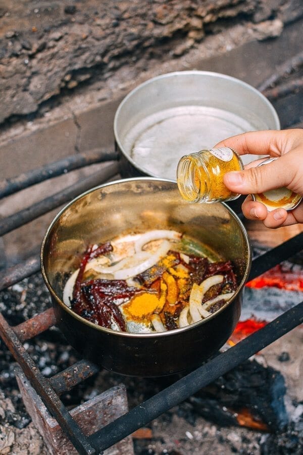 Campfire Curry Ramen - Easy Camping Meal, by bmeteor.aiodimecu.cf