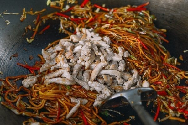 Stir-frying Chicken Lo Mein, by bmeteor.aiodimecu.cf