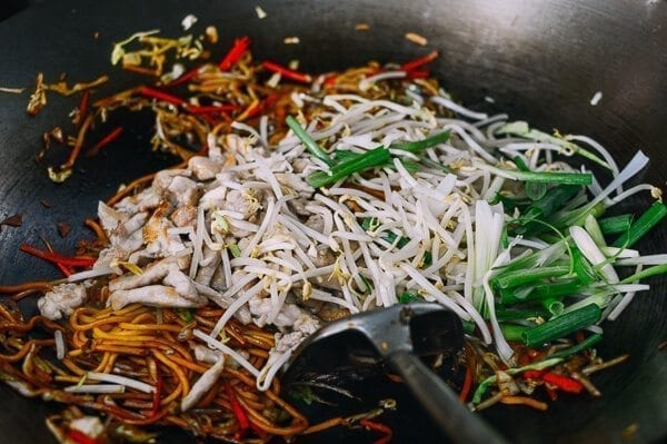 Adding bean sprouts and scallions at final stage of cooking, by bmeteor.aiodimecu.cf