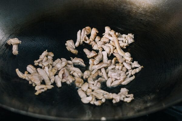 Searing strips of chicken in wok, by bmeteor.aiodimecu.cf
