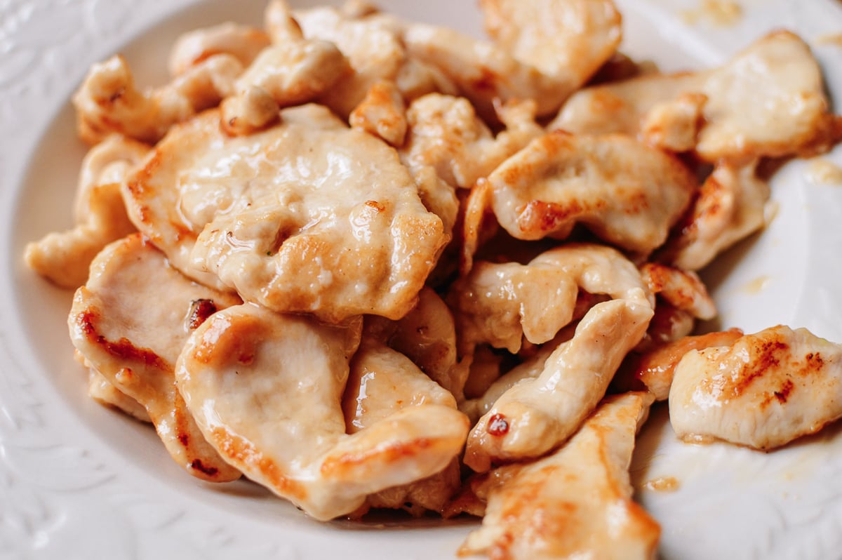 Stir-fried chicken slices set aside, by bmeteor.aiodimecu.cf