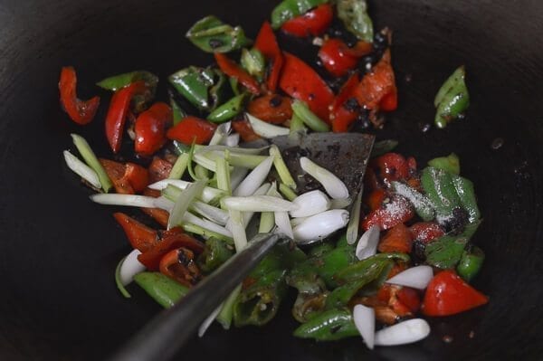 Peppers and scallions in wok, by bmeteor.aiodimecu.cf