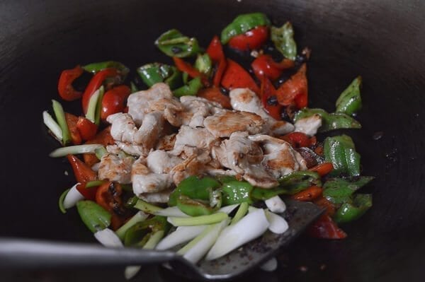 Adding chicken to stir-fry, by bmeteor.aiodimecu.cf