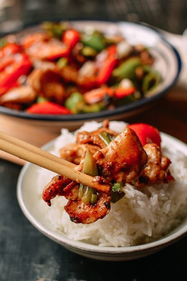 Chopsticks picking up a piece of chicken with black bean sauce, bmeteor.aiodimecu.cf