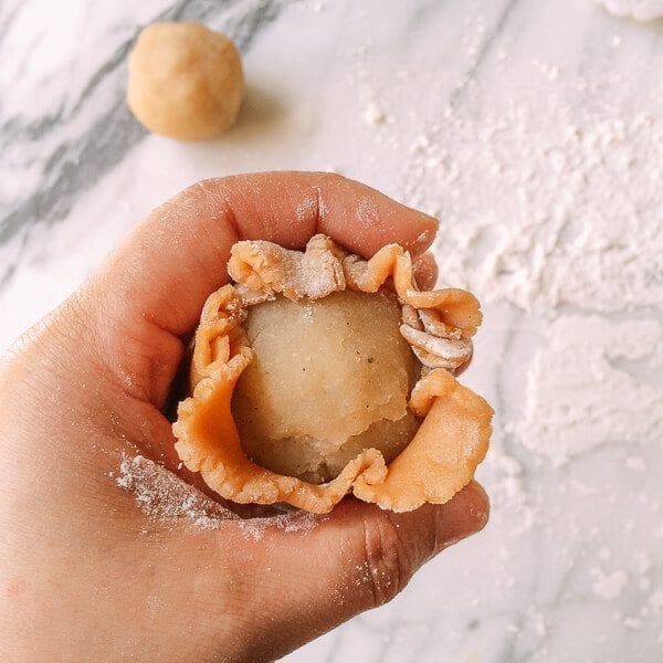 Lotus Mooncakes with Salted Egg Yolks, by bmeteor.aiodimecu.cf