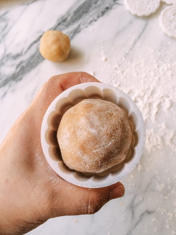 Lotus Mooncakes with Salted Egg Yolks, by bmeteor.aiodimecu.cf