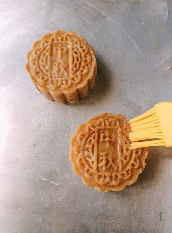 Lotus Mooncakes with Salted Egg Yolks, by bmeteor.aiodimecu.cf