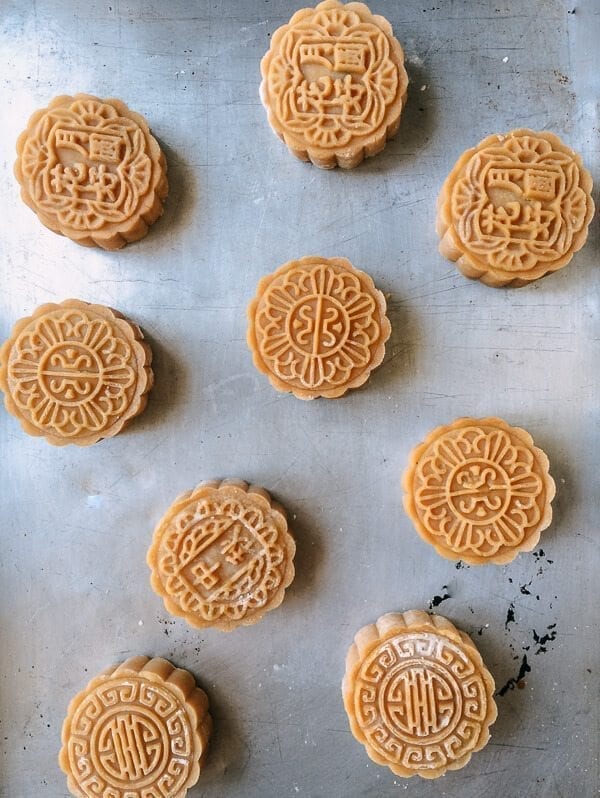Lotus Mooncakes with Salted Egg Yolks, by bmeteor.aiodimecu.cf