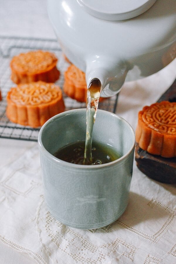 Lotus Mooncakes with Salted Egg Yolks, by bmeteor.aiodimecu.cf