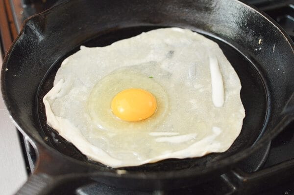 raw egg on thin dough in pan for Jidan Bing, by bmeteor.aiodimecu.cf