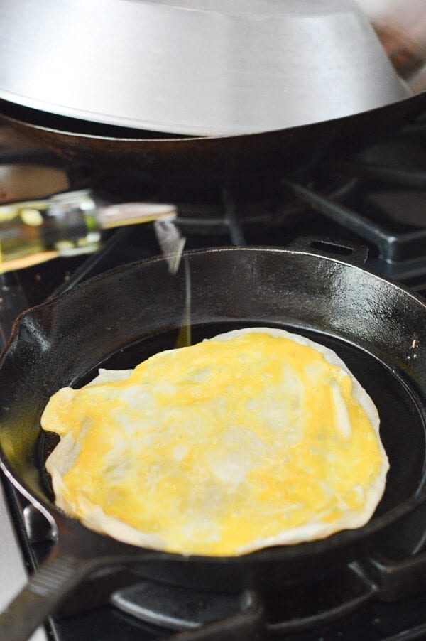 adding oil onto Jidan Bing in pan, by bmeteor.aiodimecu.cf