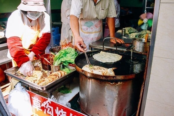 street vendors making Jidan Bing, by bmeteor.aiodimecu.cf