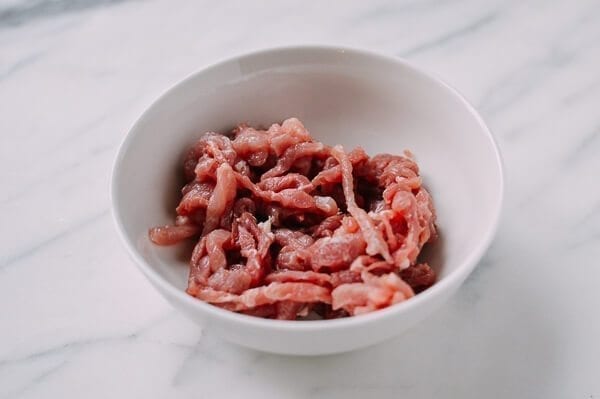 Thinly sliced pork in a bowl, bmeteor.aiodimecu.cf