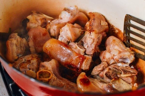 Braised Pork Trotters with Soybeans, by bmeteor.aiodimecu.cf
