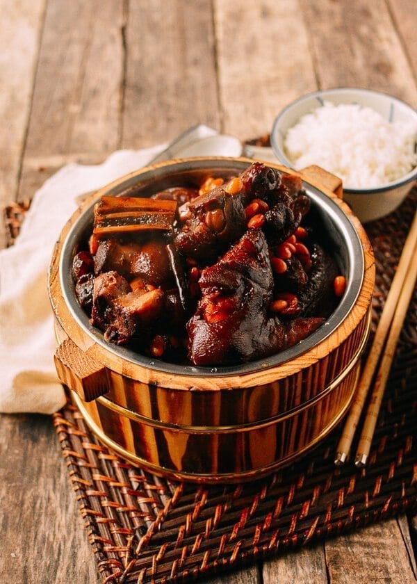 Braised Pork Trotters with Soybeans, by bmeteor.aiodimecu.cf