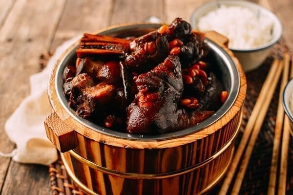 Braised Pork Trotters with Soybeans, by bmeteor.aiodimecu.cf