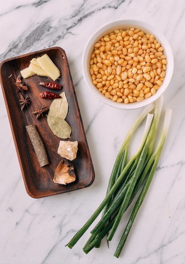 Braised Pork Trotters with Soybeans, by bmeteor.aiodimecu.cf