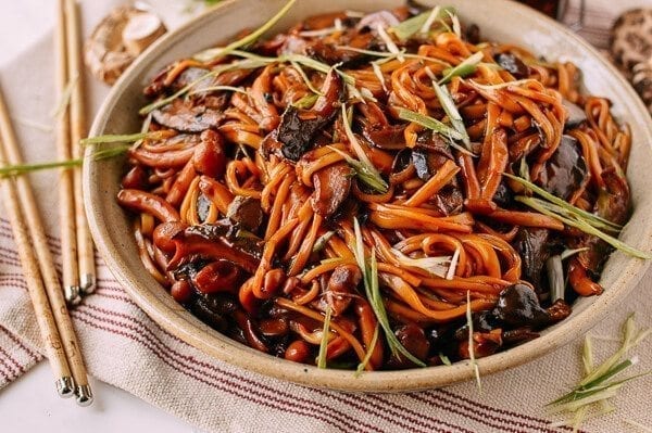 Soy Sauce Braised Wild Mushroom Noodles, by bmeteor.aiodimecu.cf