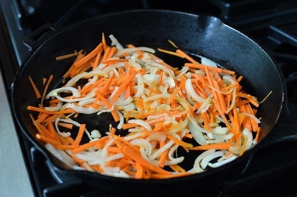 Stir-frying carrot and onion, by bmeteor.aiodimecu.cf