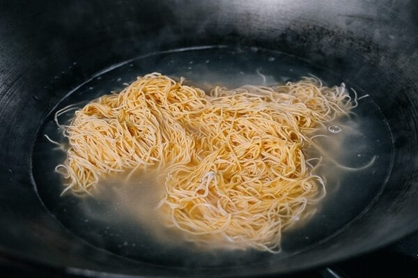 Hong Kong Style Shrimp Chow Mein Noodles, by bmeteor.aiodimecu.cf