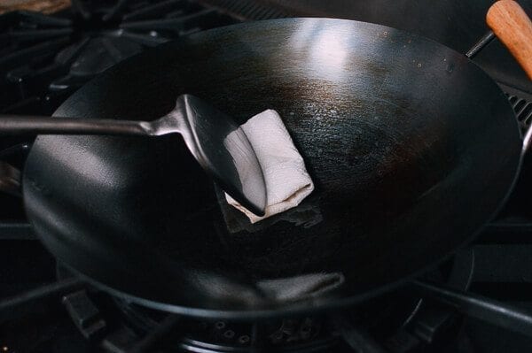 How to Season a Wok and Daily Wok Care by bmeteor.aiodimecu.cf