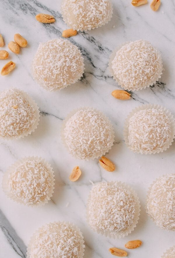 Coconut Peanut Mochi (糯米糍), by bmeteor.aiodimecu.cf