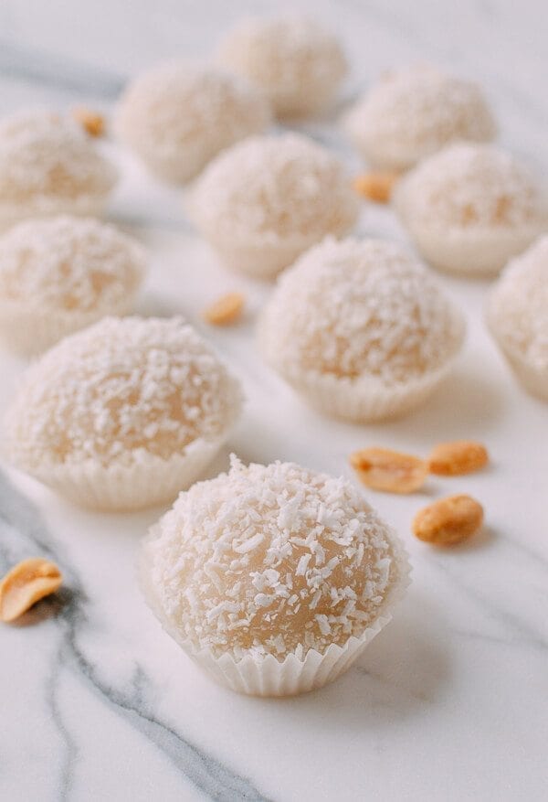 Coconut Peanut Mochi (糯米糍), by bmeteor.aiodimecu.cf