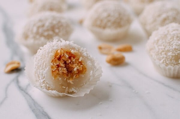 Coconut Peanut Mochi (糯米糍), by bmeteor.aiodimecu.cf