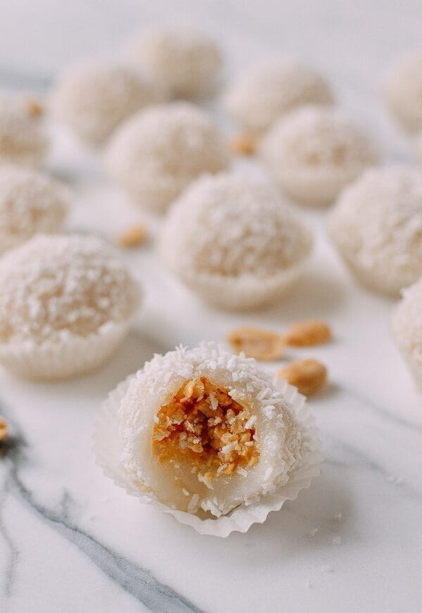 Coconut Peanut Mochi (糯米糍), by bmeteor.aiodimecu.cf