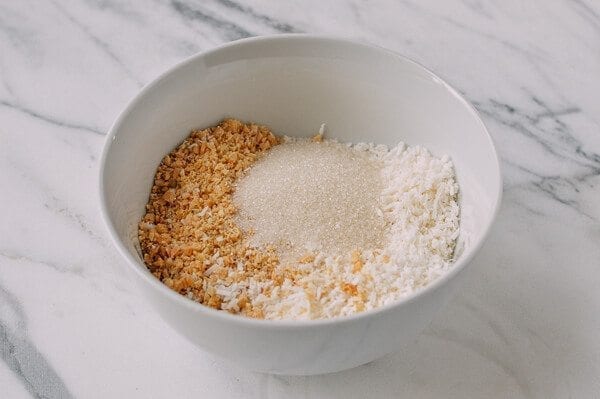 Coconut Peanut Mochi (糯米糍), by bmeteor.aiodimecu.cf
