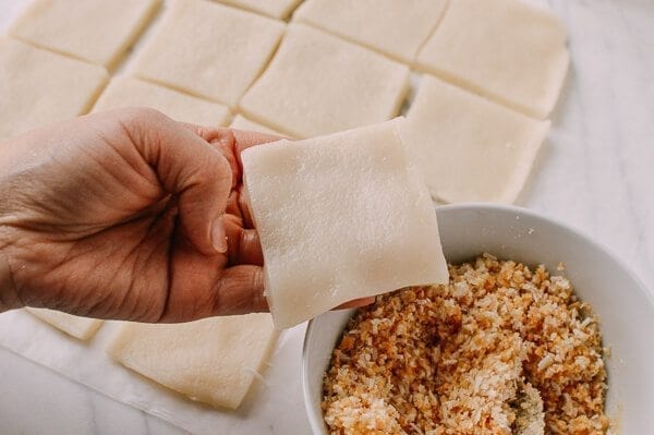 Coconut Peanut Mochi (糯米糍), by bmeteor.aiodimecu.cf