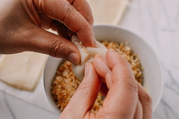 Coconut Peanut Mochi (糯米糍), by bmeteor.aiodimecu.cf