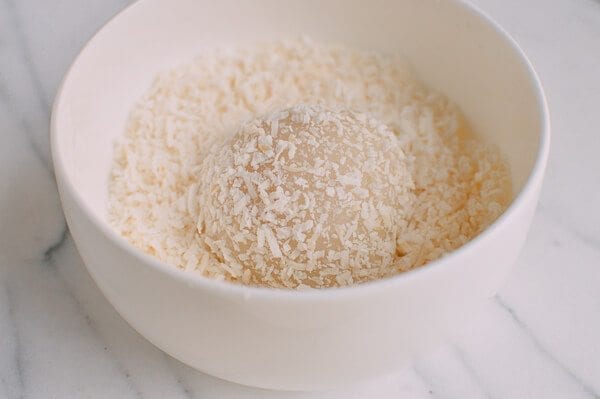 Coconut Peanut Mochi (糯米糍), by bmeteor.aiodimecu.cf